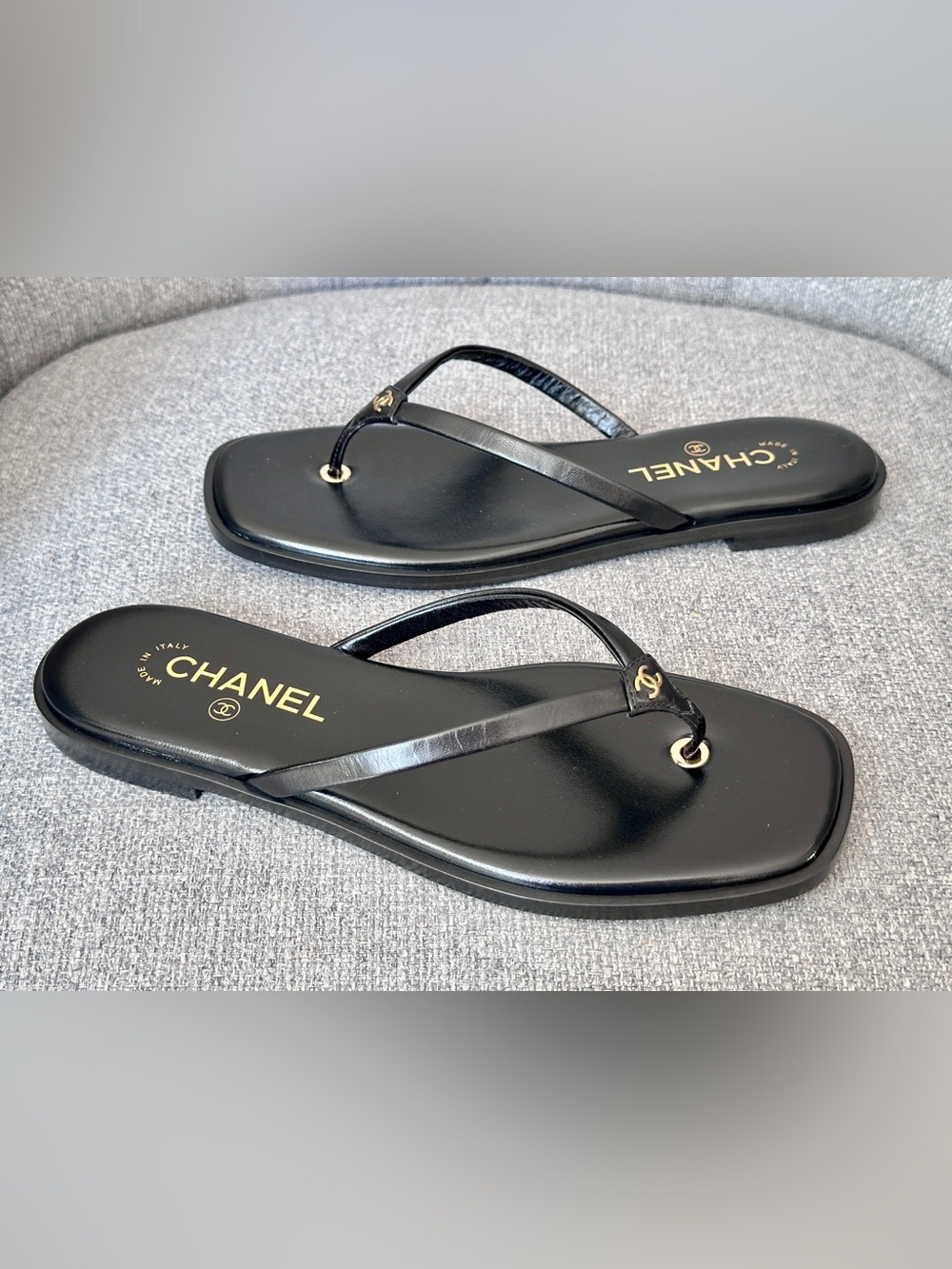 NEW BLAZY CHANEL Black leather GOLD CC Logo FLIP FLOP Slides Flat Sandals 38.5 - Picture 12 of 16